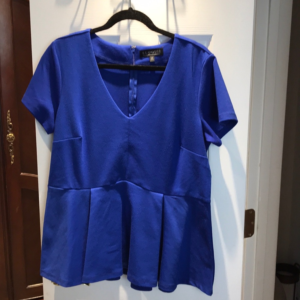 Eloquii short sleeve v neck top size 16